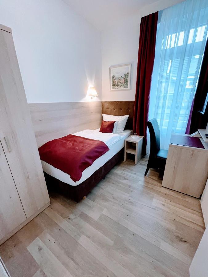 Das Hotel Krone Koenigswinter Luaran gambar